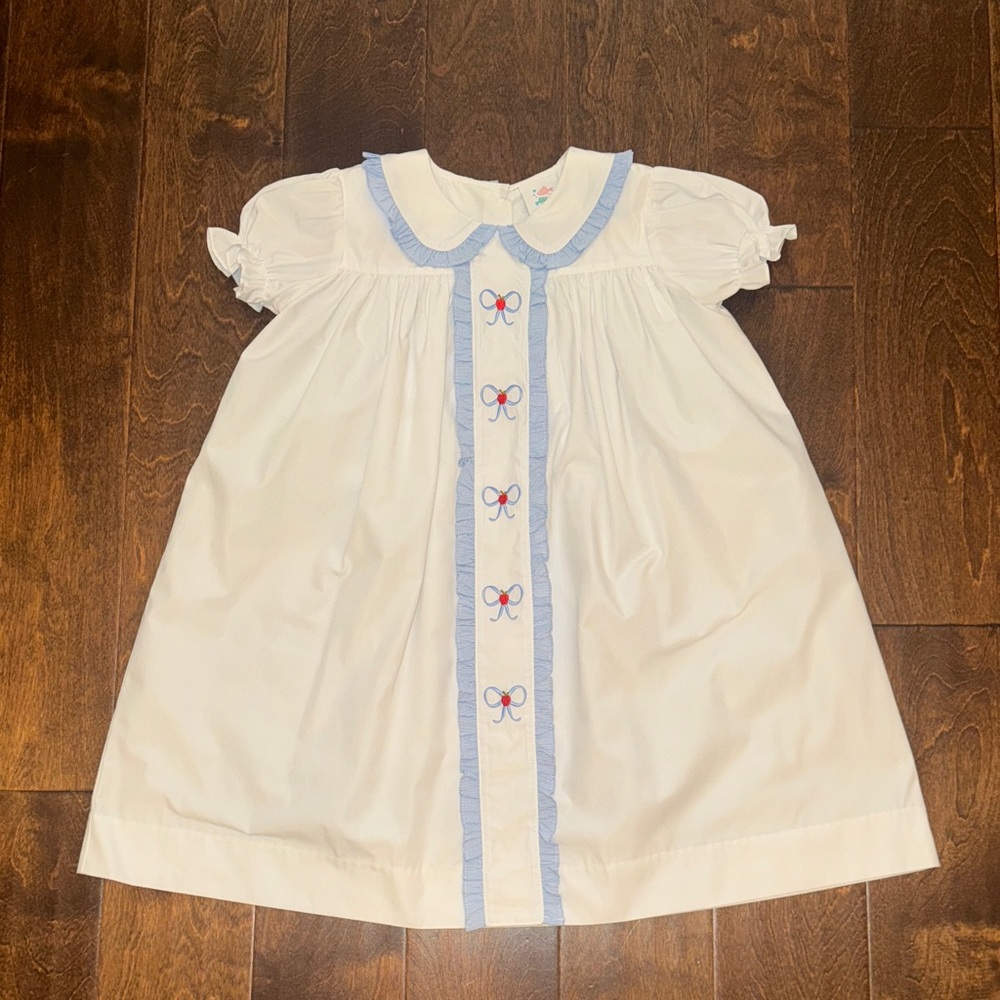 NWOT Stitchy Fish White Dress with Blue Ribbon and Red Apple Accents - 7